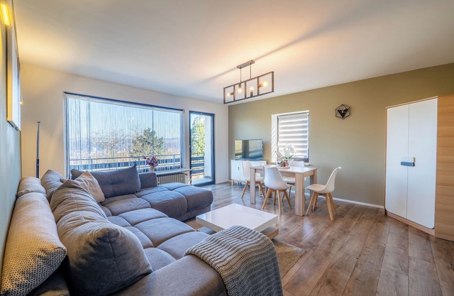 Link Living Apartment Quiet location and parking lot