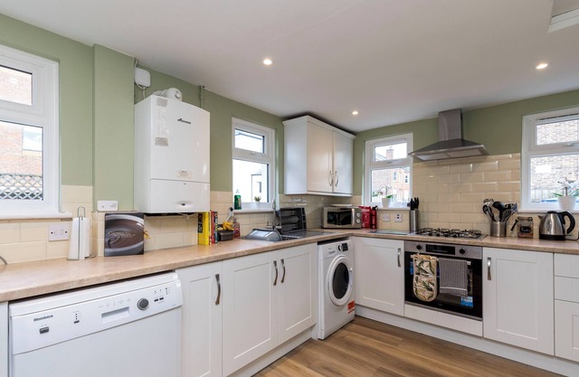Lion House - Designer 4 Bed Urban Oasis Townhouse
