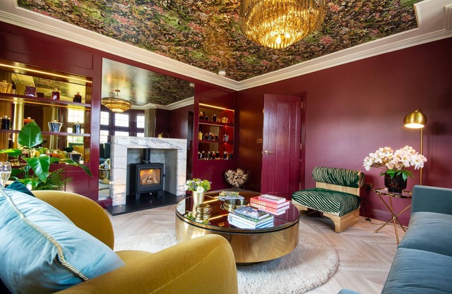 Liongate Lodge - sleeps 2 guests in 1 bedroom