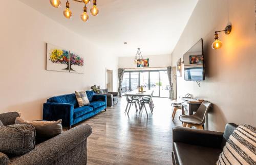 LIONHEART LARGE LUXURY LODGE - Sleeps 10- Dog Friendly,Near Sherwood Forest at Fairview Farm Nottingham great for Family Gatherings ,Groups ,Parties