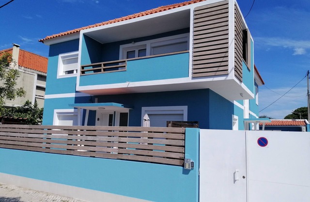 Lisbon Beach Apartments 3. Beach 5 minutes, terrace, barbecue, pets welcome