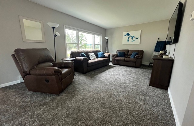 Little Bay de Noc 3 Bedroom Home w/Lake & Fishing nAccess nn