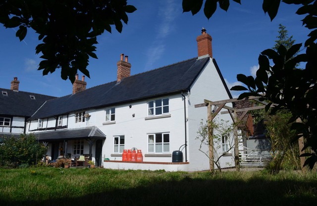 Little Holme - family- and pet-friendly spacious annexe close to amenities