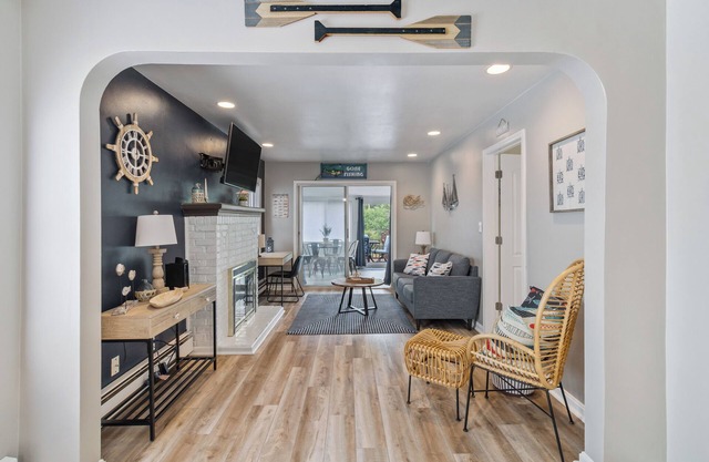 Little Lakefront Getaway on PLX