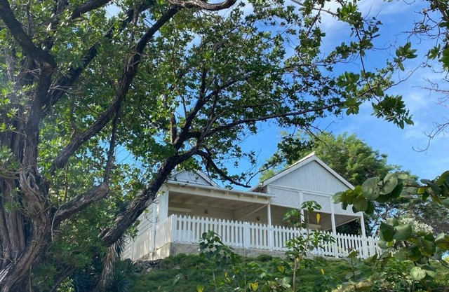 "Little Paradise" on a peninsula right by the sea!