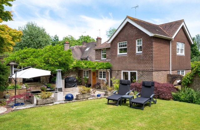Little Ponds - Three Bedroom House, Sleeps 6