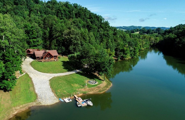 Little Sycamore Creek Landing - PRIVATE Norris Lakefront Cabin Views