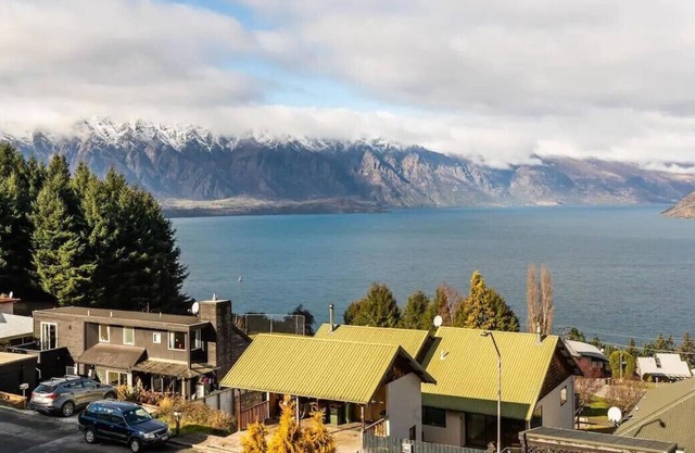 Live the Queenstown dream amid panoramic views, cozy fire, & full amenities!