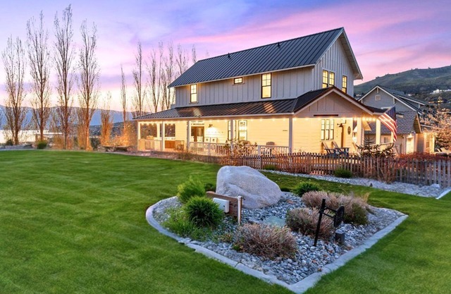 Livin' the Dream at Chelan Lookout Vacation Rentals