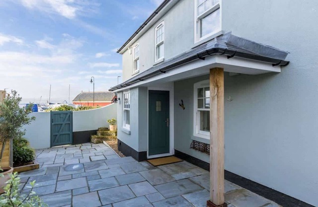 Lobster Cottage - Stone's Throw from Poole Quay