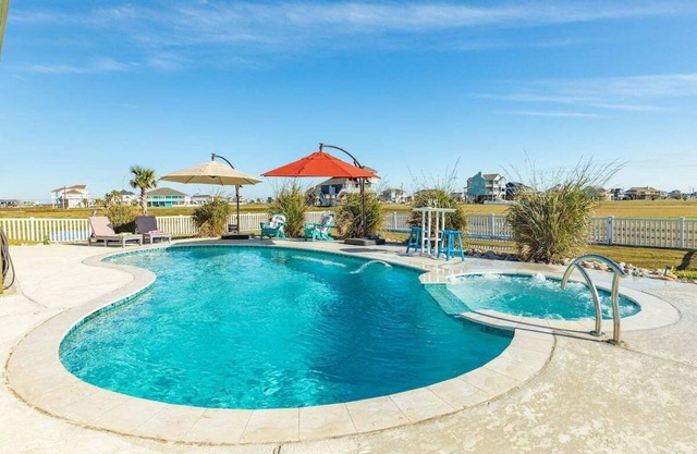 💎Locally Managed Oasis * Pool & Sunset Bay Views💎