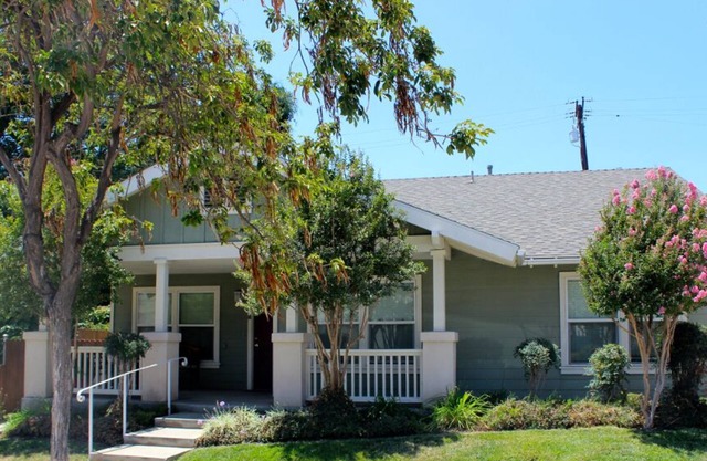 Located between Disneyland & Hollywood/Universal Studios