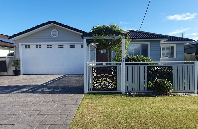 Located between picturesque Lake Illawarra and Windang beach