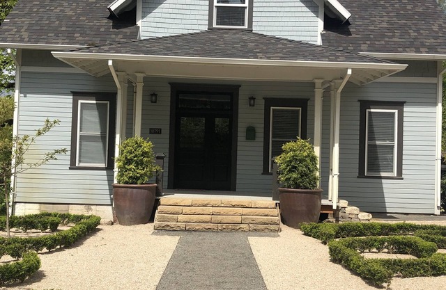 Located in Heart of Oregon Wine Country - 5 minutes from Champoeg Park