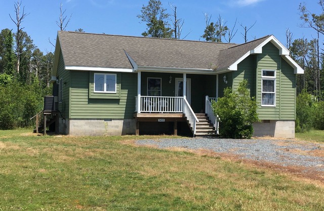 LOCATED IN THE CLOSEST NEIGHBORHOOD TO THE BEACH!