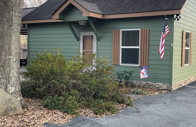 Located on Cow Shoals on the famous Little Red River, Cabin at Cow Shoals