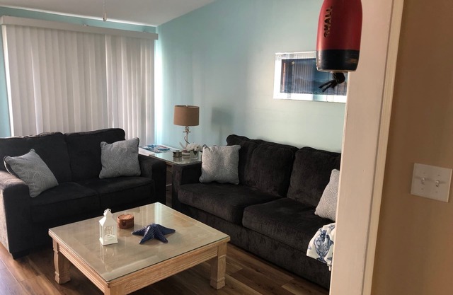 Location! 2 min Walk to Short Sands Beach