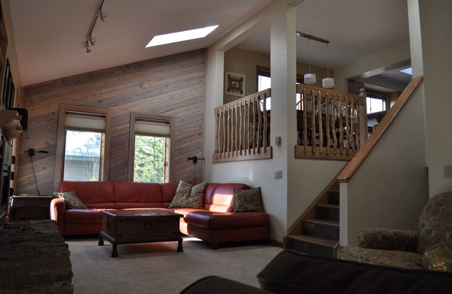 Location, Location.Meadow Creek is the Place to Be!
