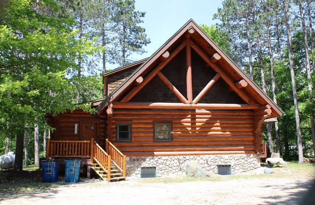 Location! Location! Location! Lodge home sleeps up to 16, walking distance to CM