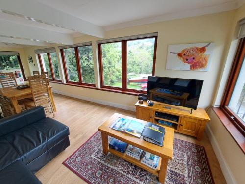 Loch Ness Balcony Apartment