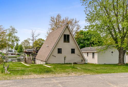 Loch Nez, a spacious 3-bedroom home in Silver Lake, MI