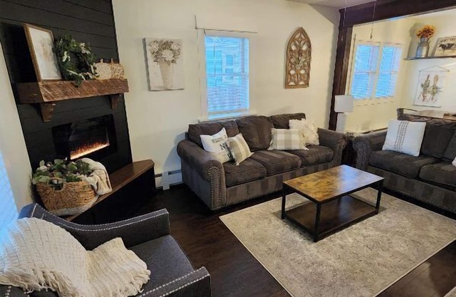Locust Cottage~Guest Favorite~Amazing Comfort!