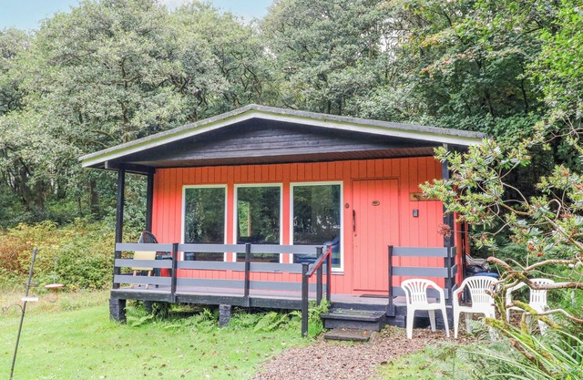 LODGE 1 "ASH", pet friendly, with a garden in Lamlash, Isle Of Arran