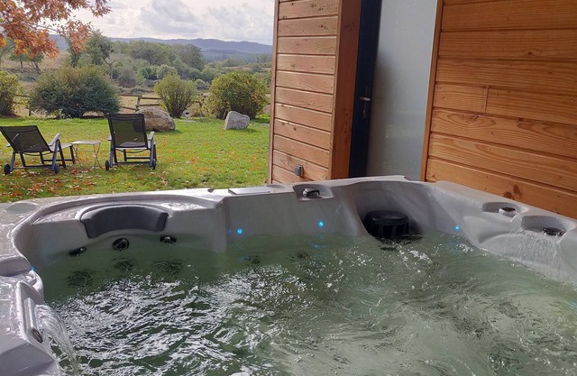 Lodge Cèdre Private Spa and Sauna, in a Green Environment, View of the Morvan