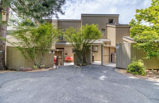 Lodge Condo 32, 33 & 34 - Close to Black Butte Lodge