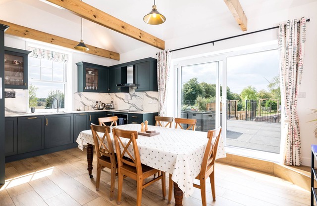 Lodge Cottage - Farm Estate with Private Lake & Reservoir