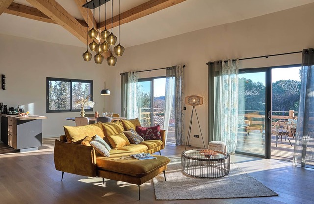 Lodge & Country