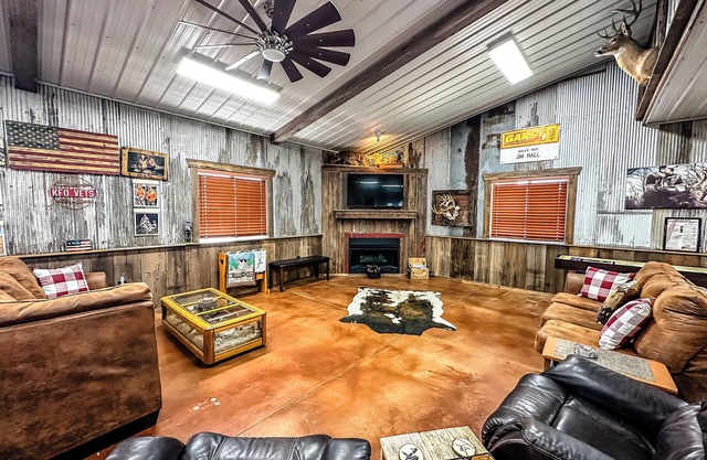 Lodge Country Retreat bird watching Outside patio fire pit sunsets