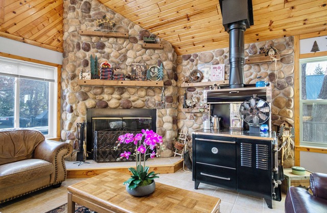 Lodge Getaway Large Family Home Lake Holcombe Retreat & Event Center House