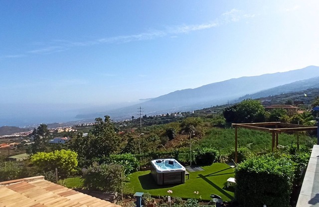 Lodging with spa. Sea/mountain views.15 minutes from Socorro beach.