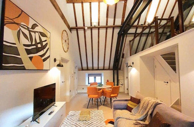 Loft 2 - luxury spacious apartment near Stansted