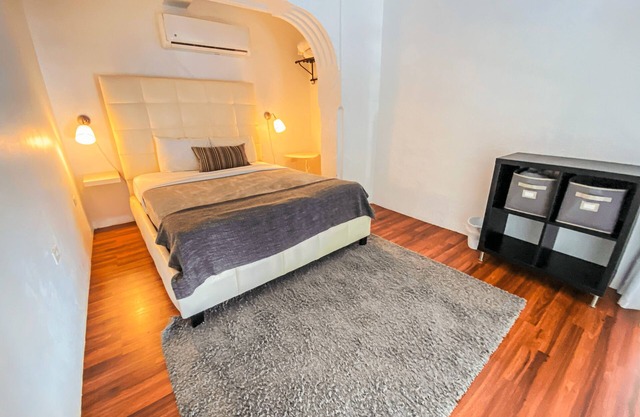 Loft Aparment Steps From Nightlife, Gladiolas II/Loft + Room/Free WIFI - 2103