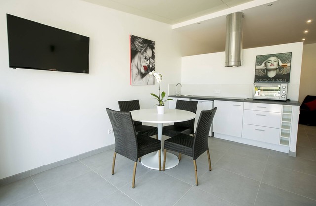 Loft-Ensuite with Shower-Terrace