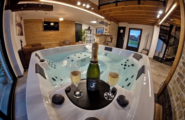 Loft Terre Jacuzzi and sauna Gravelines