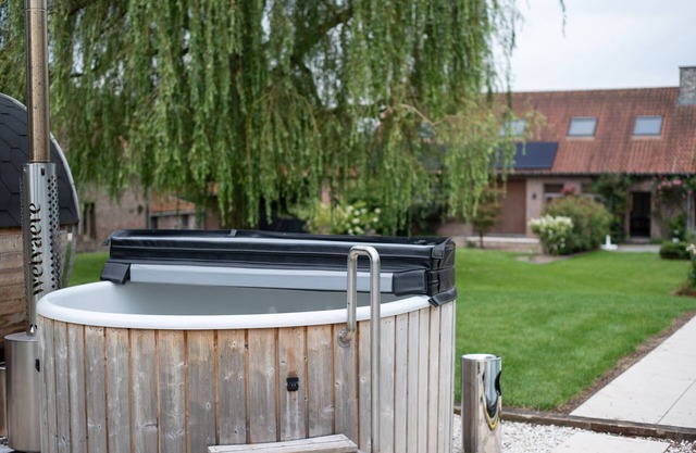 Loft with Private Sauna, Hot Tub and Covered Pool!