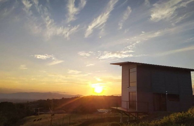 Loft y Jacuzzi Villa Guadalupe. Ubicado en Poás de Alajuela, Costa Rica
