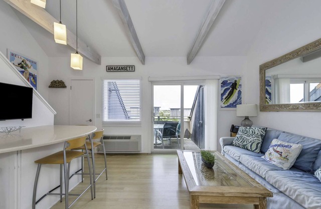 Loftly Living 1 BR w/2 BTHS and private balcony