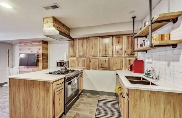 Lofty 2Bd/Ba Med District