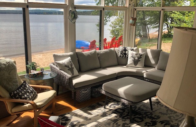 Log Cottage + 2 Log Cabins at Round Lake (6 bdrms; 3 baths, sleeps15)