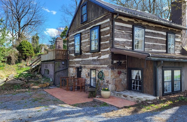 Log House & Gardens - an unforgettable visit to this 1790's wheelwright's house!