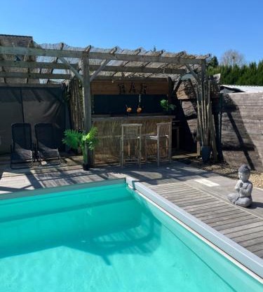 Logement cosy avec piscine et jacuzzi privatifs 4 étoiles