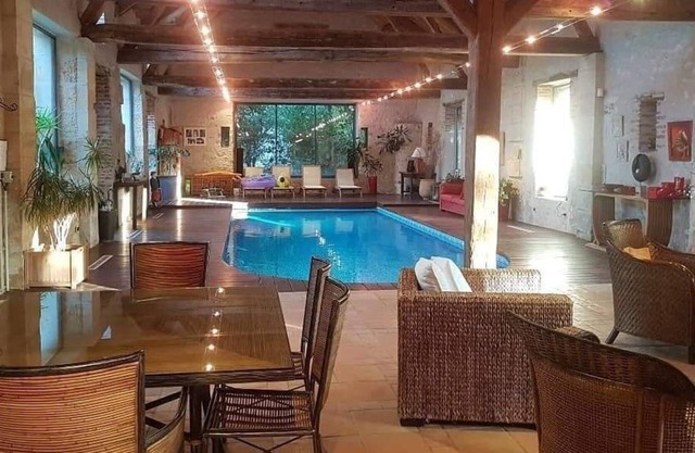 Logement de Standing Avec Piscine Intérieure