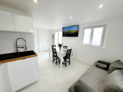 Logement indépendant "Les Coquelicots", terrasse proche des plages et Montpellier