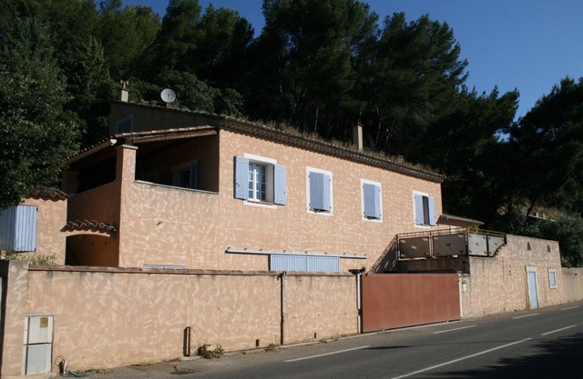 Logement Meublé Climatisé Avec Piscine - Au Bonheur