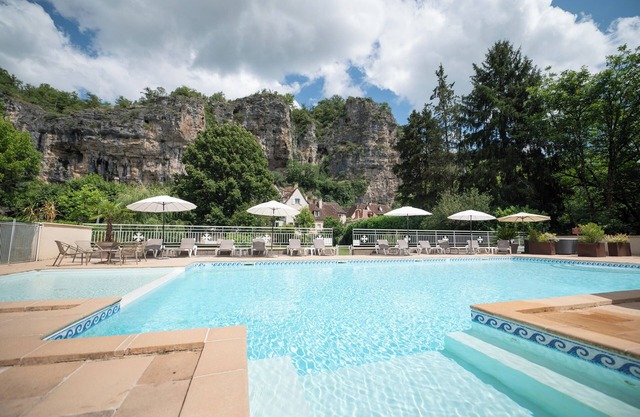 Logis Hôtel Domaine les Falaises