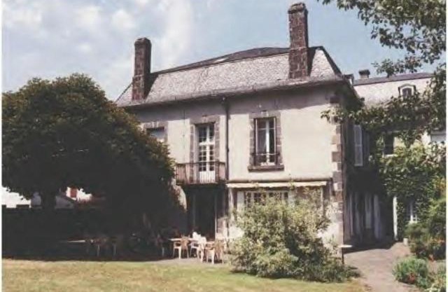 Logis Hôtel La Source du Mont